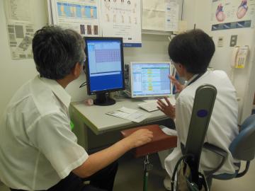循環器専門医による結果説明の画像